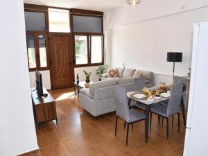 Fully Renovated Apartment -700m from Mill of Elves-Free Parking & Fast WiFi