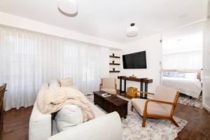Newly Renovated Coastal Style Retreat South Beach