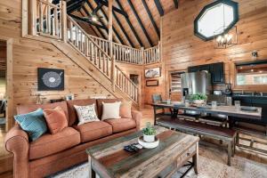 Spring Break Retreat Gorgeous Views, Sauna and Spa