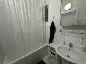 Central King-Size Room