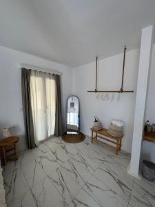 Agia Anna Seafront Studios