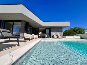 CASA NELIA-SPA JACUZZI-PISCINE CHAUFFÉE 400 m de la plage Porto Covo