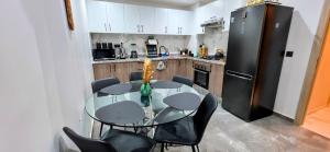 Modern 2BR, Pool Access, Fast Wi-Fi