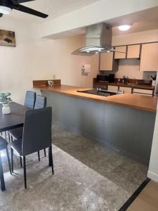 Bright Beautiful 2 Bedroom Suite