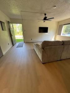 Bright Beautiful 2 Bedroom Suite