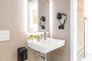 Lian 9 - Deluxe Studio Apartment w Kitchen & Parking, BRAND NEW - Lungomare 3 min