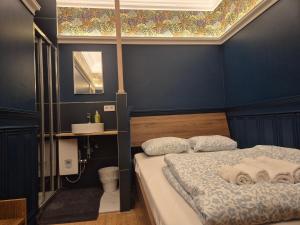 Small Modern Rooms
