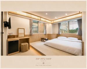 ZIP 1972 DDP two-min from airport bus station 4-min from DDP subway station