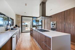Oceanfront private beach & pickleball, daily housekeeping & cooking included