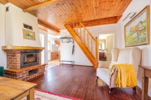 Comfortable holiday home with a fireplace, Bobolin