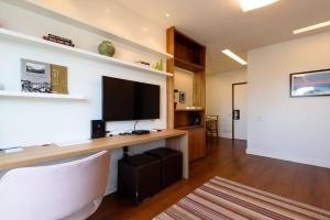 Flat com varanda, vista mar e Cristo