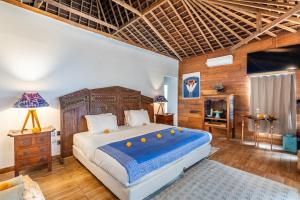 A Grand Private Villa Designed for Togetherness