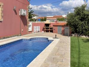 Casa Adosada en Miami Platja con Piscina Privada - ES-384-15