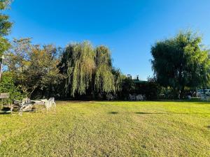 Casa quinta con pileta y río privado, ideal grupos a 60km de CABA