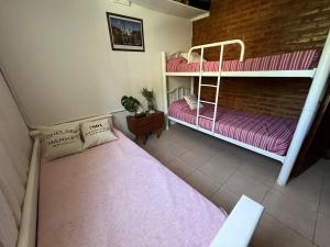 Casa quinta con pileta y río privado, ideal grupos a 60km de CABA