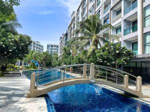 Thai-style extra-large water feature guesthouse with 2 bedrooms