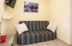 Beautiful Apartment In Kavran With Wifi
