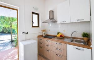 Beautiful Home In Nicotera Marina With Indoor Swimming Pool