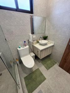 Villa for 7 with Private Pool & Gym Near Jacó