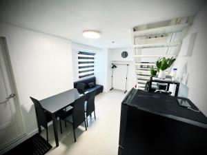 FERNANDEZ Place