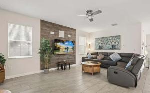 Sleeps 12 - 4 Kings Private Pool & Resort Fun