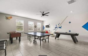 Sleeps 12 - 4 Kings Private Pool & Resort Fun
