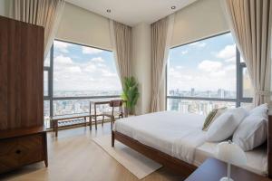 45th Floor Apartment at Time Square 5
