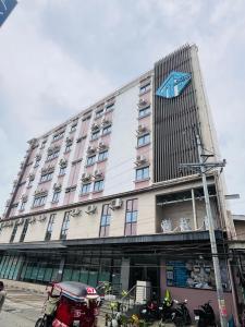 Fans Hotel Ormoc City by RedDoorz