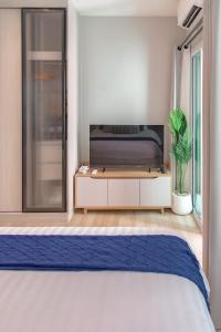 Title Serenity Studio with Balcony by TVC F205