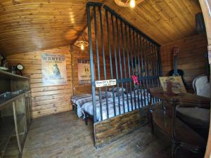 Wild West-style accommodation featuring 2 mobile homes and 2 huts