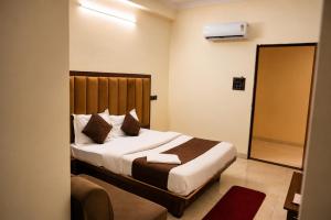 Hotel Vaani Stay Near Prestige College Bhopal