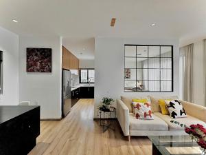 Jazz Living - Tropical Apartment 5 minutes walk from landmark 81