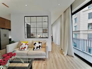 Jazz Living - Tropical Apartment 5 minutes walk from landmark 81