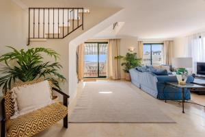 El Manantial Elviria - Spacious Sea View Apartment with Large Terrace