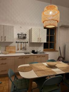 Pine & Peaks Apartment