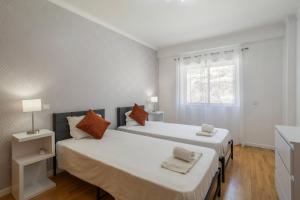 Spacious & Central Apartment with rare Parking