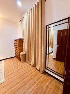 Flomi Minza Property