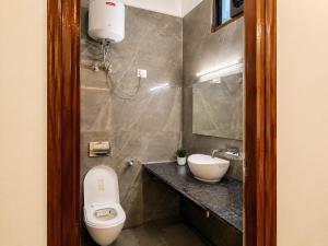 The White Casa Premium Stay Near Medanta Medicity, Gurugram