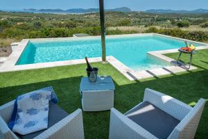 Camera in Villa con piscina e vista mare