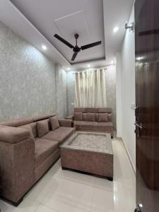 Thehrav Apartments