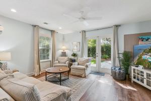 Sunny Dayz - Unit B, 1124 Park