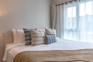 Title Serenity 1-Bedroom Suite with Balcony by TVC A206