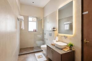 ELIVAAS Signature Casa Horizon 6-BHK Villa with Private Pool, Spacious Lawn, Terrace & Poolside Gazebo