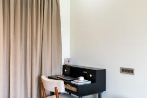 ELIVAAS Signature Casa Horizon 6-BHK Villa with Private Pool, Spacious Lawn, Terrace & Poolside Gazebo