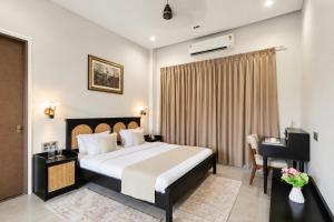ELIVAAS Signature Casa Horizon 6-BHK Villa with Private Pool, Spacious Lawn, Terrace & Poolside Gazebo