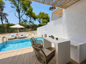 Villa Serena Pool Suites