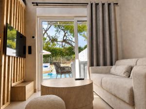 Villa Serena Pool Suites