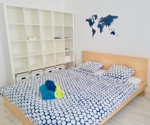 Bright and Cozy - City Center Apt