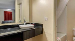 Quality Inn & Suites Columbus West