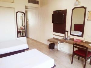 Hotel Ashish Plaza